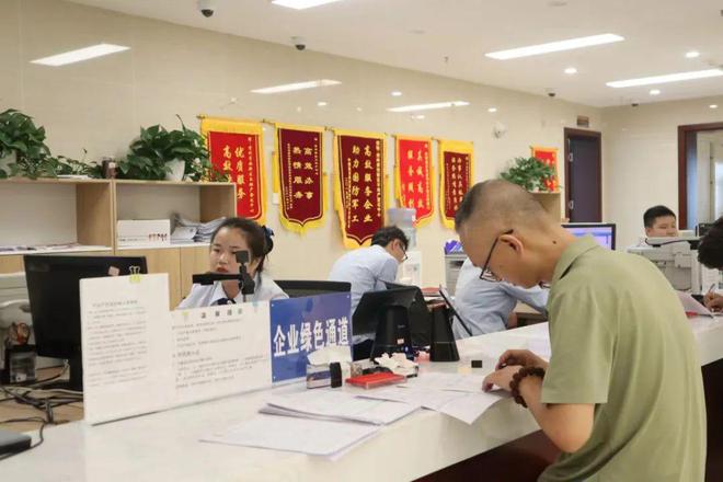 擦亮“贵人九游会 J9九游会事·安心办”政务服务品牌!贵安新区服务效能再提升(图3) 擦亮“贵人九游会 J9九游会事·安心办”政务服务品牌!贵安新区服务效能再提升(图3)