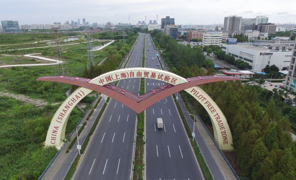 当好制度创新“头雁” 打造九游会改革开放新高地——写在自贸试验区建设十周年之际(图2) 当好制度创新“头雁” 打造九游会改革开放新高地——写在自贸试验区建设十周年之际(图2)