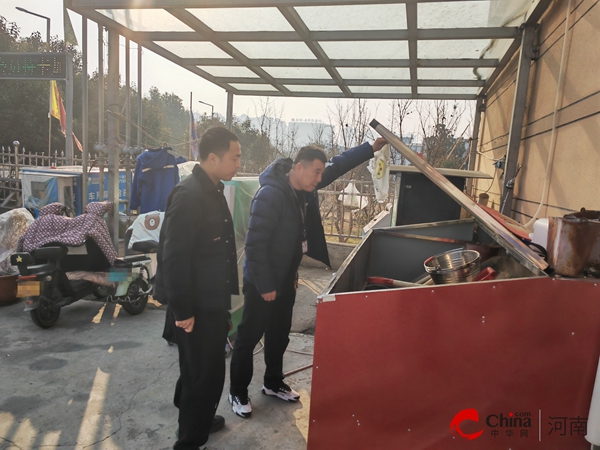 西平县应急管理局指导危险化学品企业开展恶劣天气安全防范工作九游J9(图2) 西平县应急管理局指导危险化学品企业开展恶劣天气安全防范工作九游J9(图2)