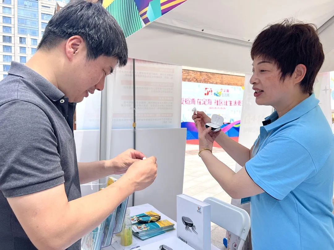 九游J9一站式社区服务咨询来到“家门口”居民直呼专业又靠谱(图2) 九游J9一站式社区服务咨询来到“家门口”居民直呼专业又靠谱(图2)